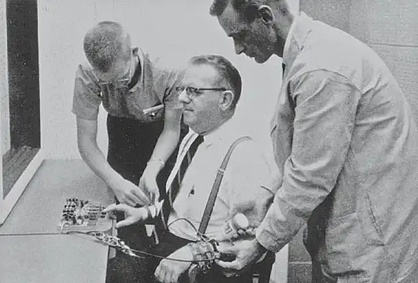 El experimento de Milgram: La influencia de las autoridades