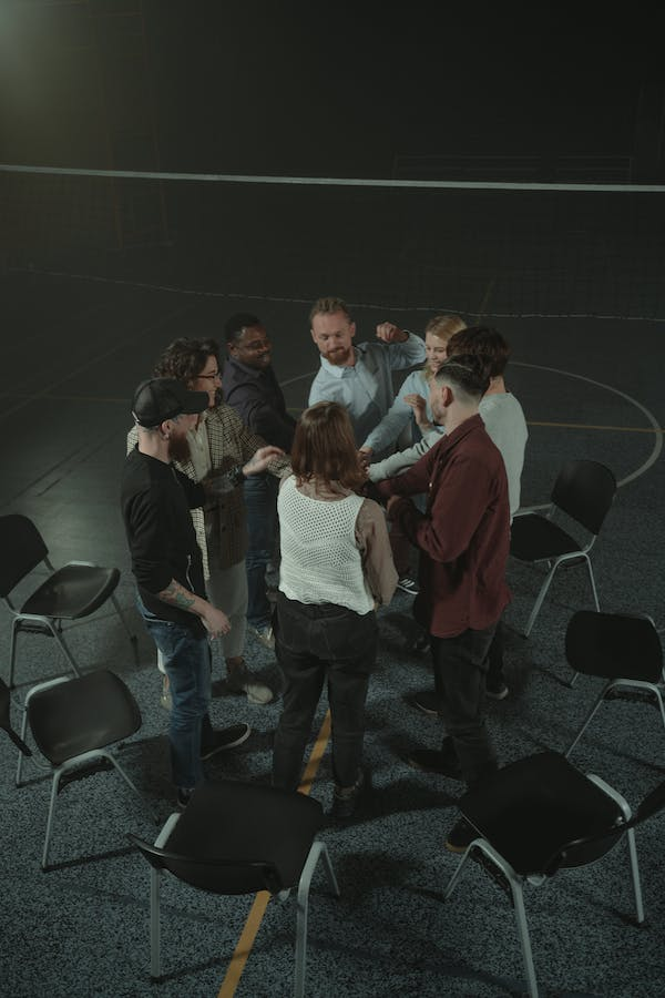 El Movimiento de Escuchadores de Voces (Hearing Voices Movement, HVM por sus siglas en inglés), es una red internacional que ofrece un enfoque alternativo para comprender y abordar las experiencias de las personas que escuchan voces. 